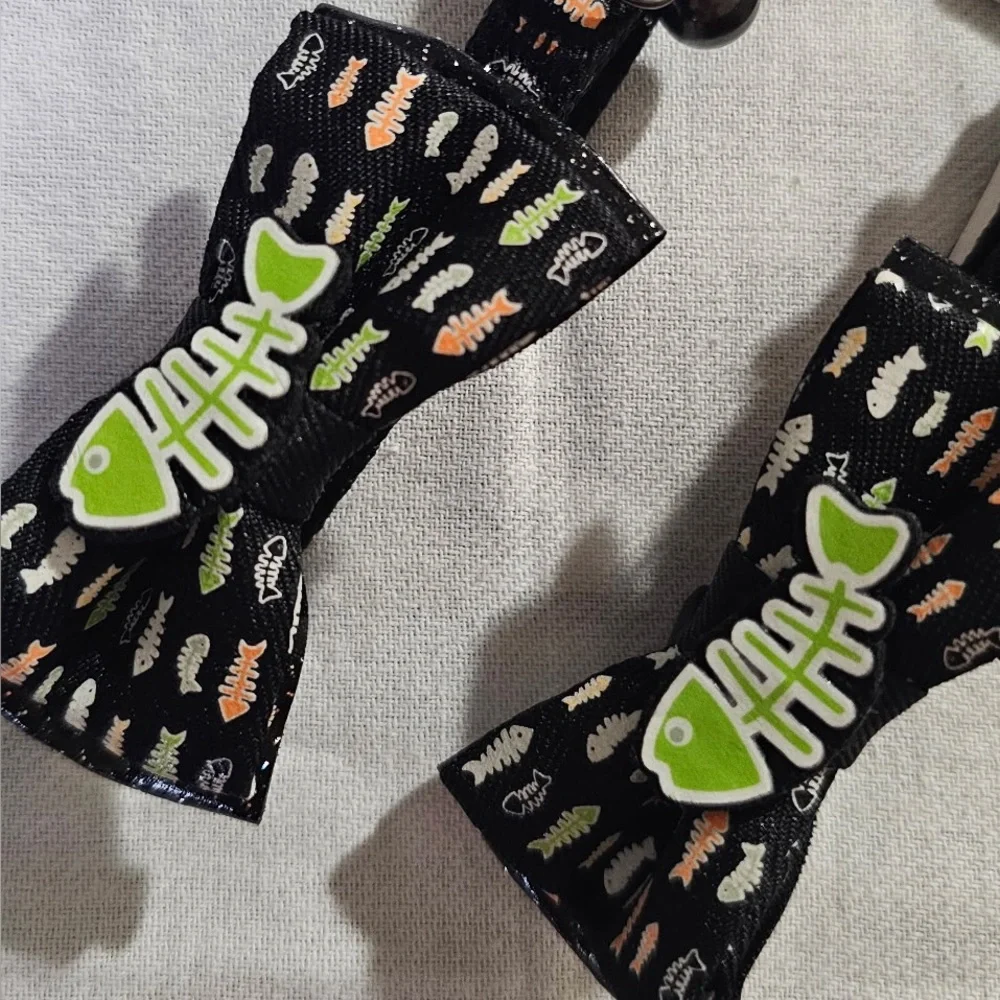 Thrills & Chills Glow In The Dark Fishbones Kitten/Cat Collar